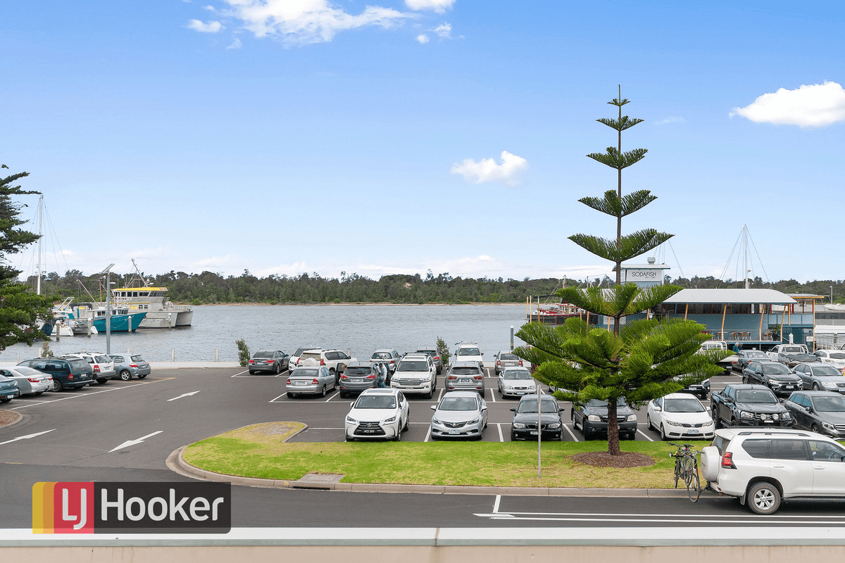 1/247 Esplanade, LAKES ENTRANCE, VIC 3909