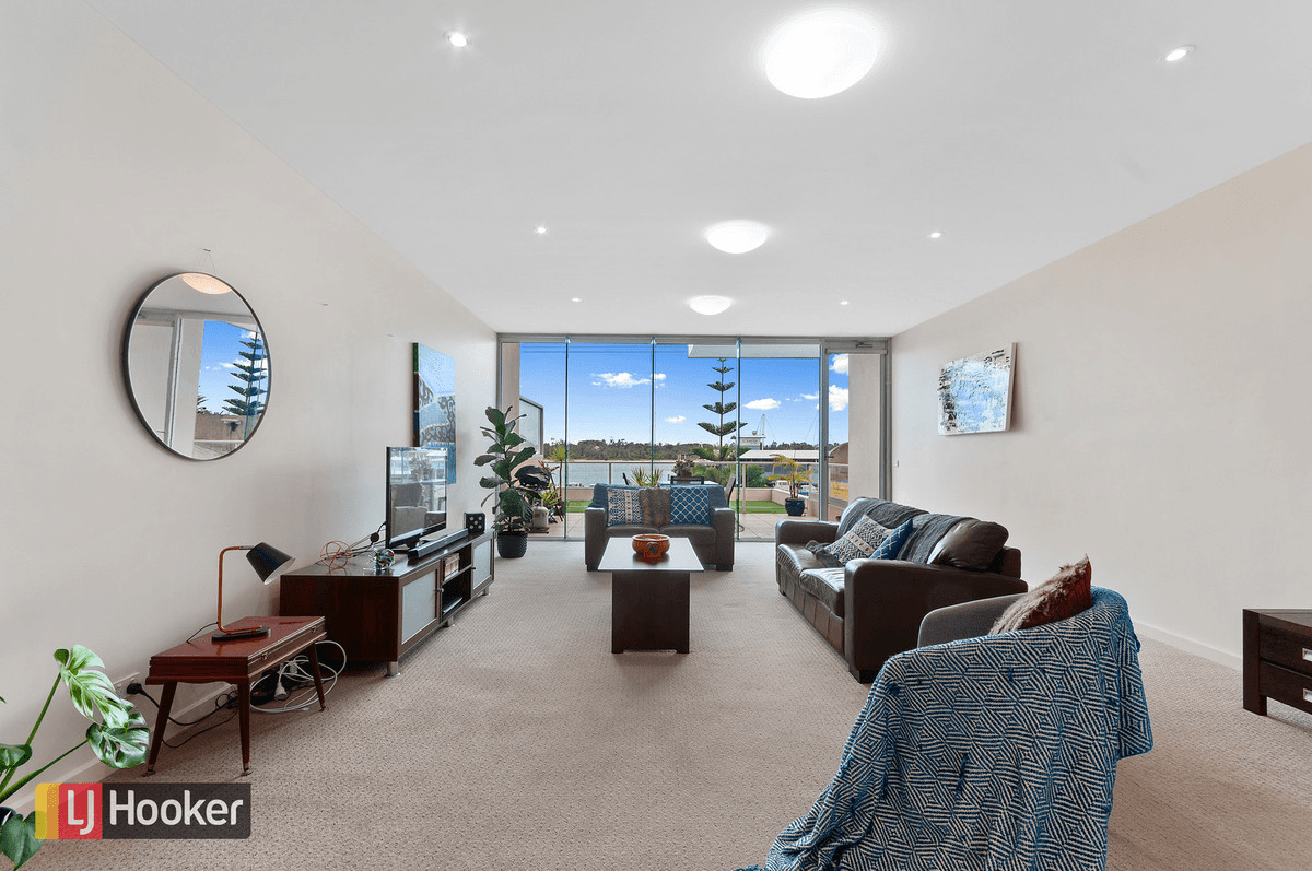 1/247 Esplanade, LAKES ENTRANCE, VIC 3909