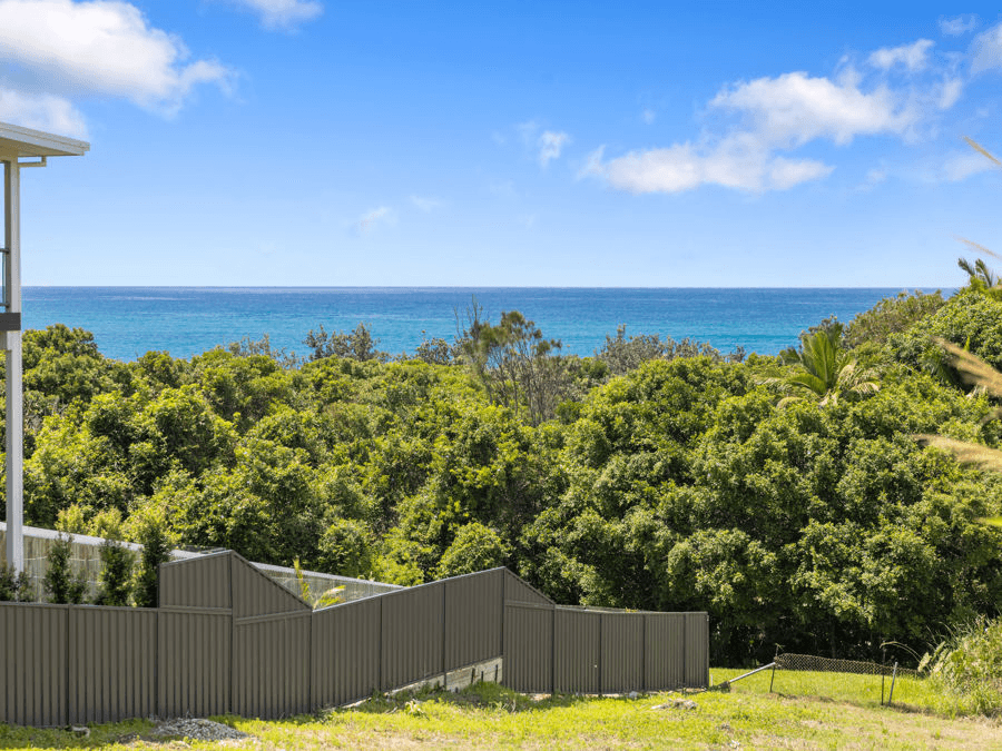 15 Sapphire Crescent, SAPPHIRE BEACH, NSW 2450