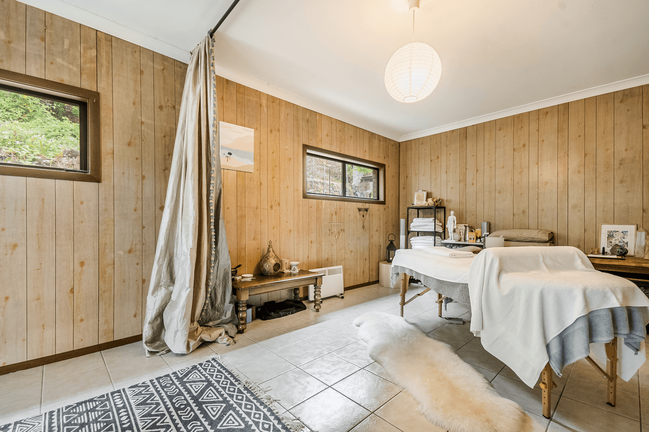 18 Kiyung Court, OCEAN SHORES, NSW 2483