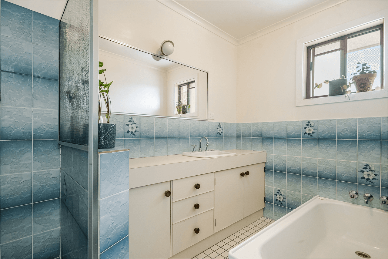 18 Kiyung Court, OCEAN SHORES, NSW 2483