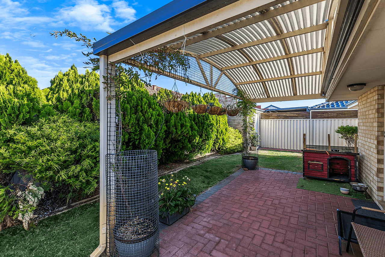 1 Riaza Parkway, PORT KENNEDY, WA 6172