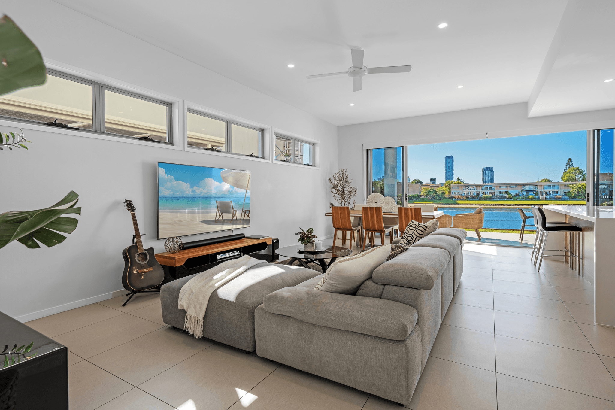 2/34 Sailaway Street, Mermaid Waters, QLD 4218