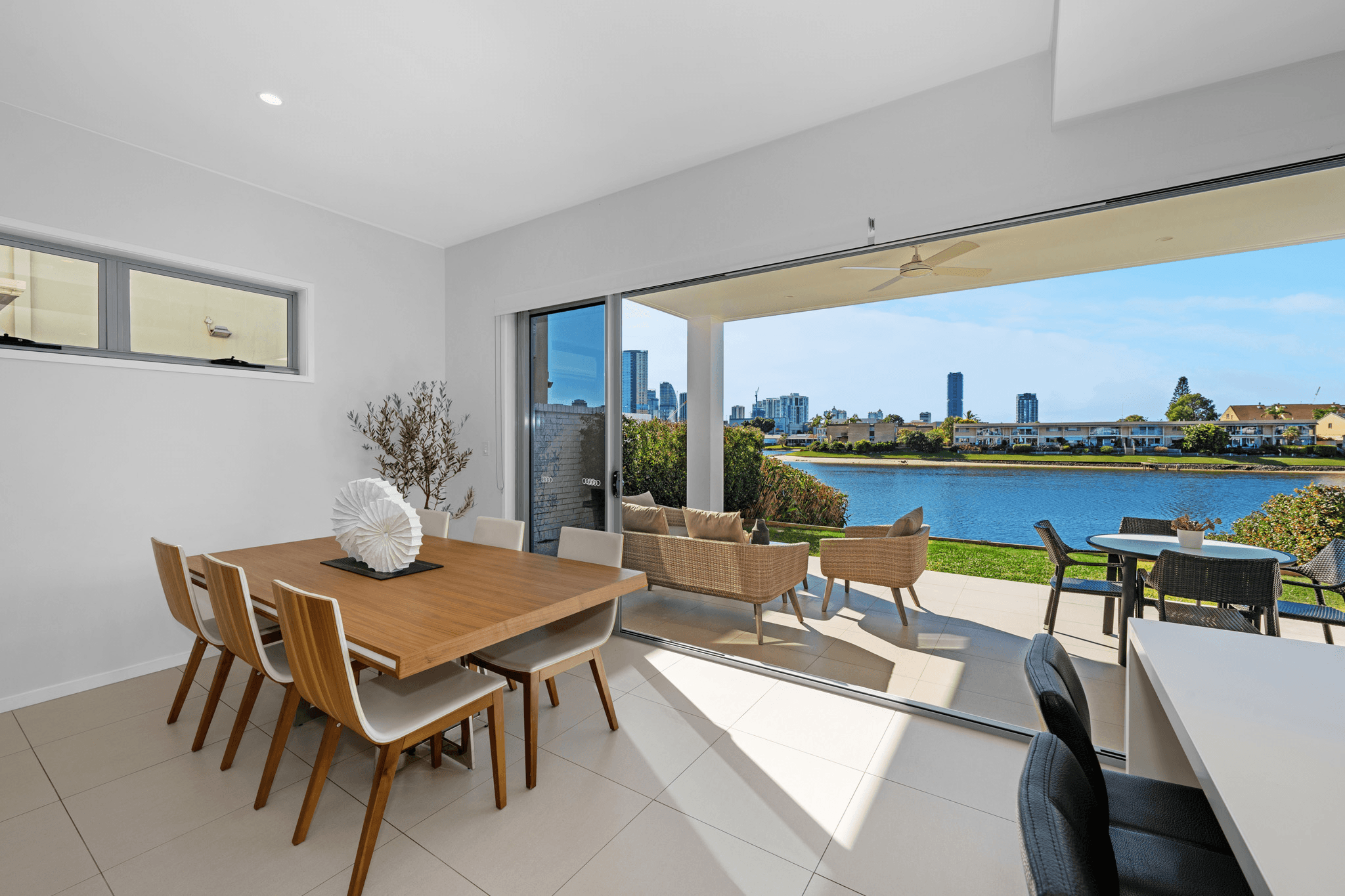 2/34 Sailaway Street, Mermaid Waters, QLD 4218