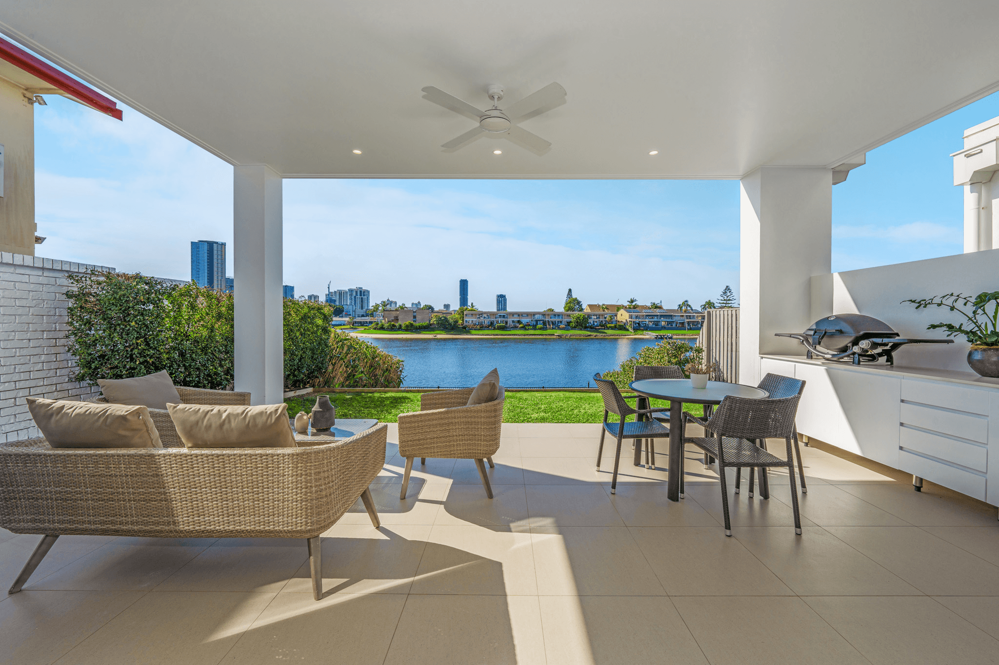 2/34 Sailaway Street, Mermaid Waters, QLD 4218