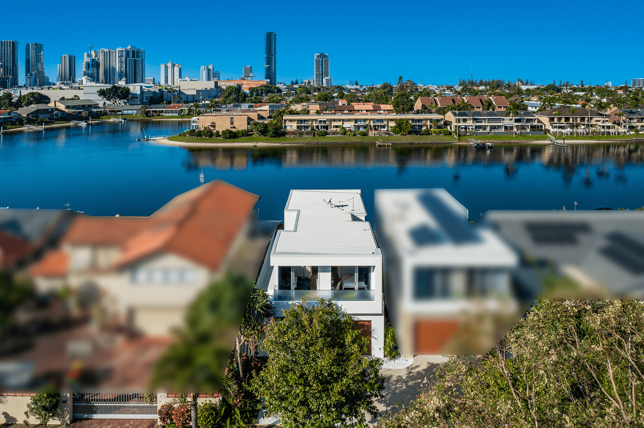 2/34 Sailaway Street, Mermaid Waters, QLD 4218