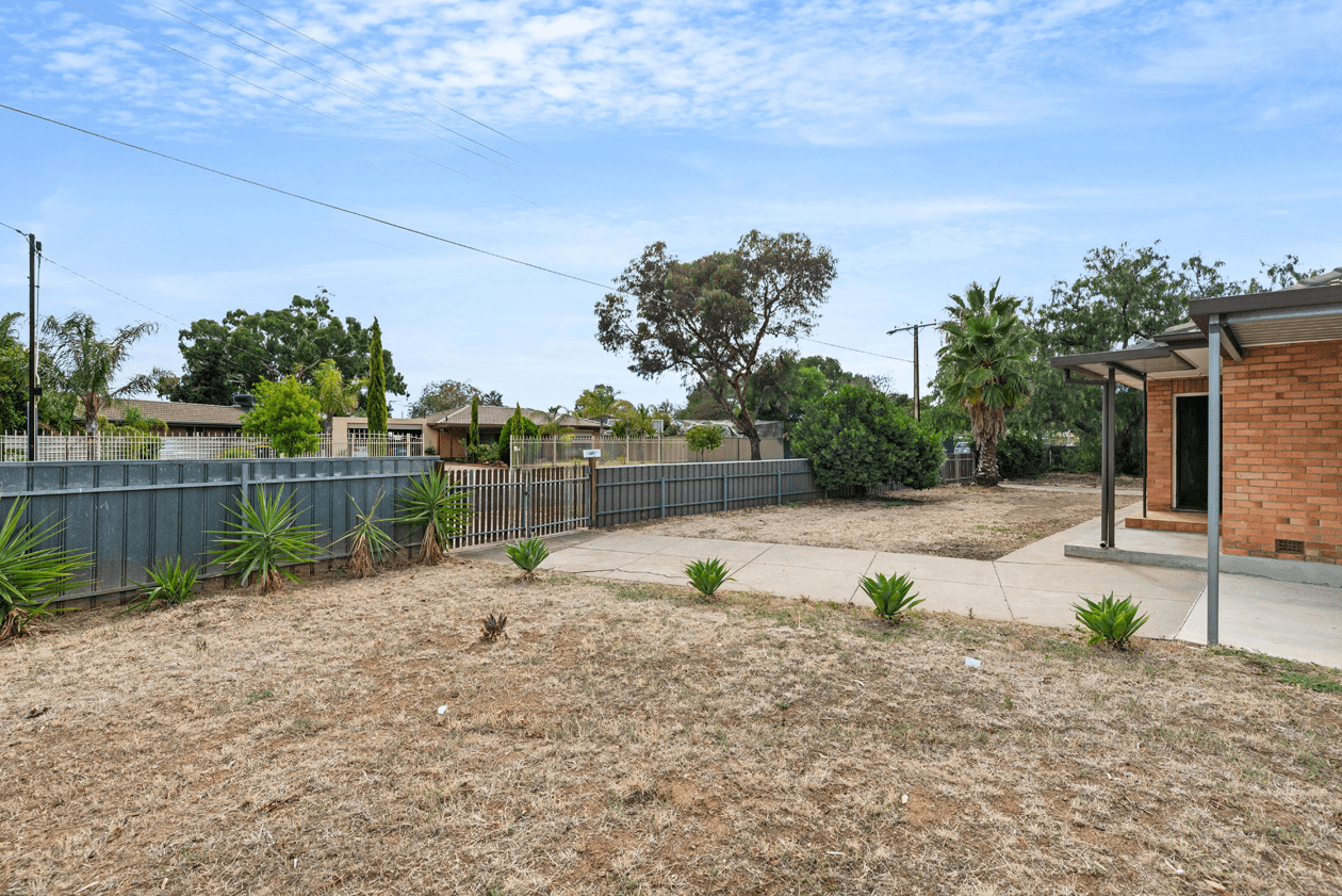 1 Grevillea Avenue, DRY CREEK, SA 5094