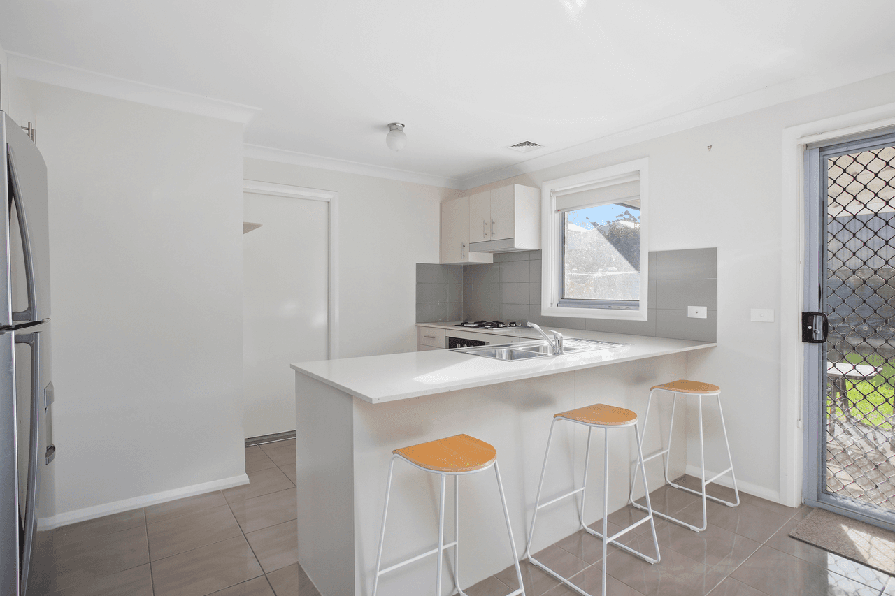 98 Hampshire Boulevard, SPRING FARM, NSW 2570