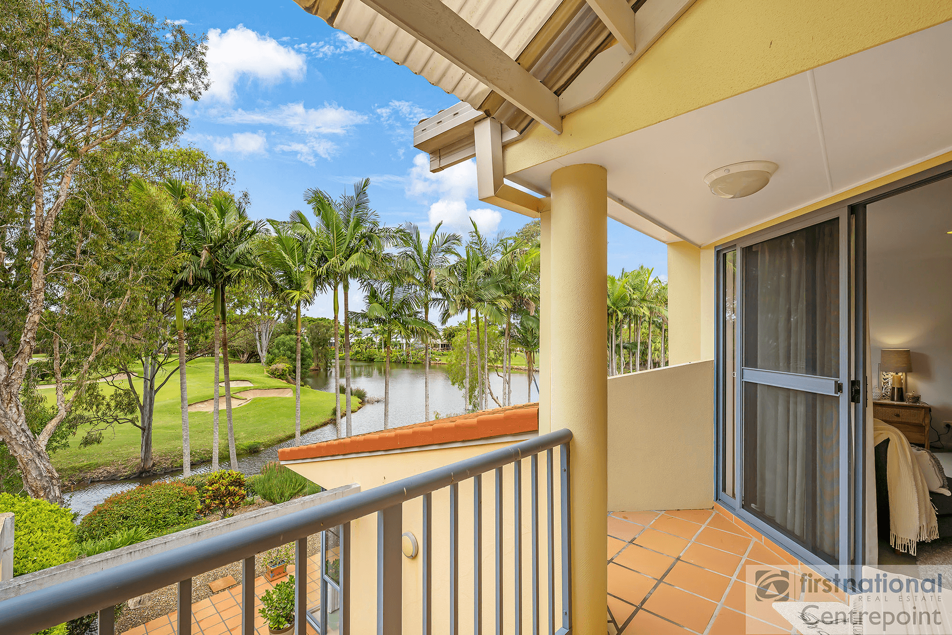 5/125 Santa Cruz Boulevard, Clear Island Waters, QLD 4226