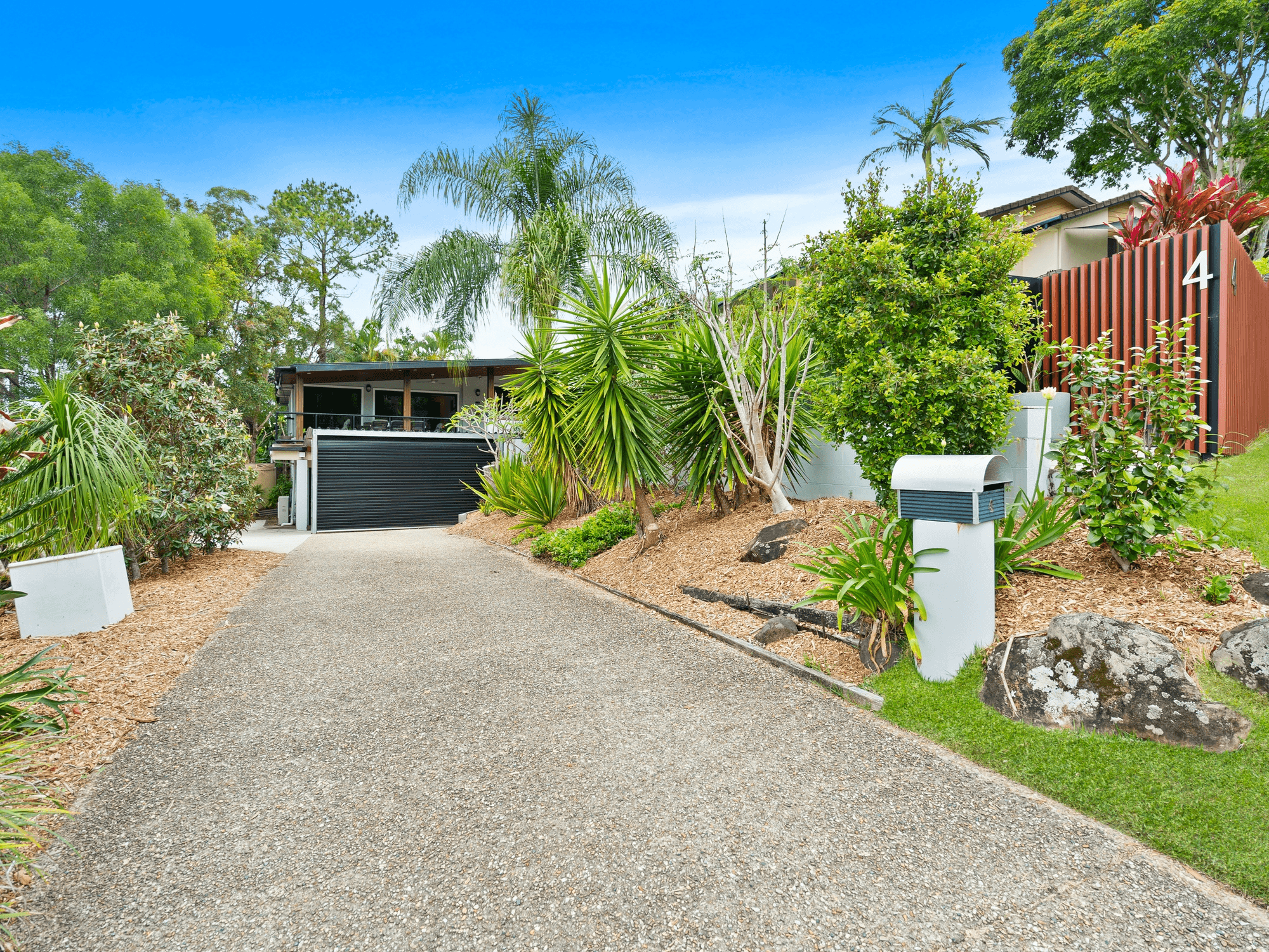 4 Chidlow Court, Elanora, QLD 4221