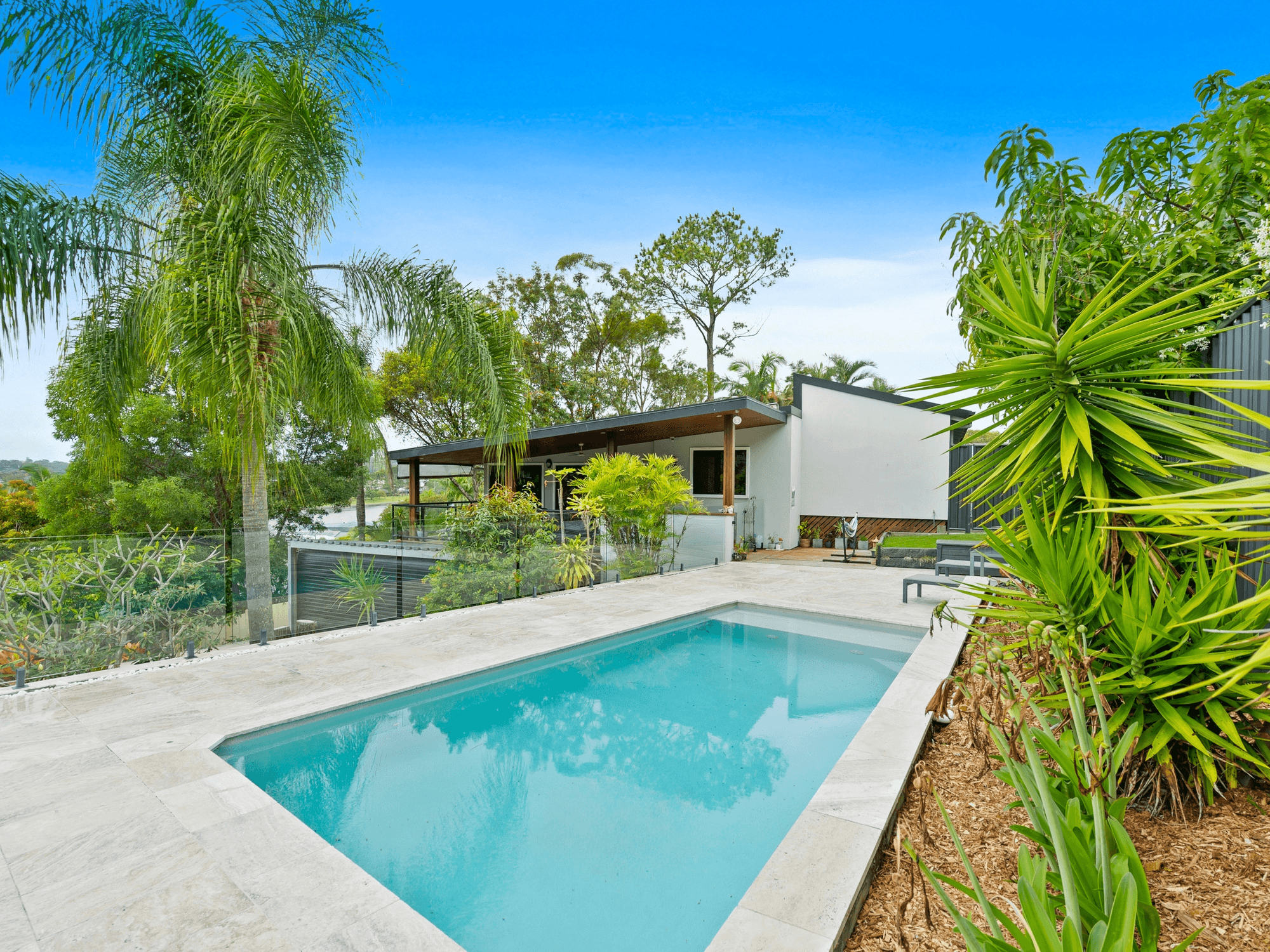 4 Chidlow Court, Elanora, QLD 4221