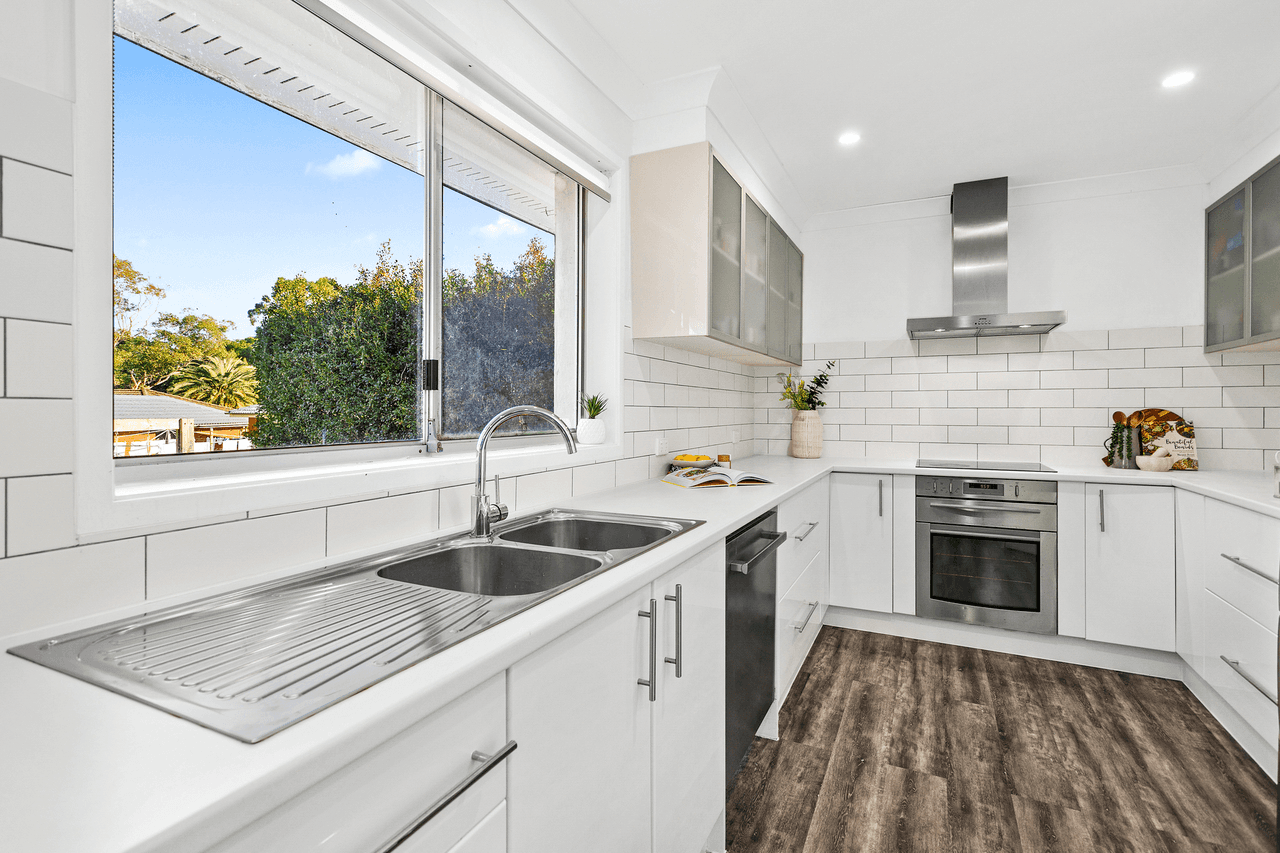 33 Coachwood Drive, Unanderra, NSW 2526