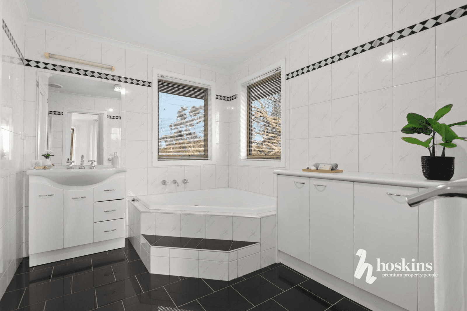 9 Landau Drive, Warranwood, VIC 3134