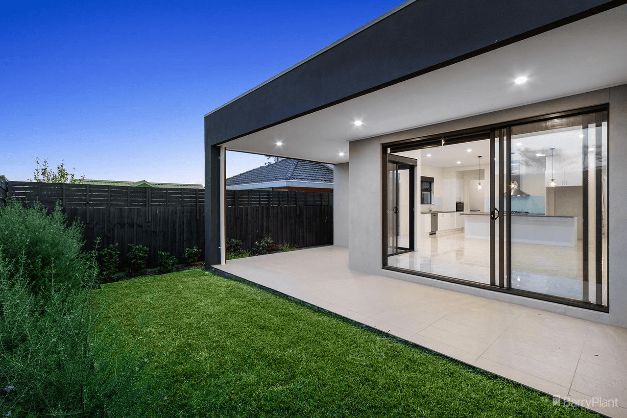 8A Soderlund Drive, DONCASTER, VIC 3108