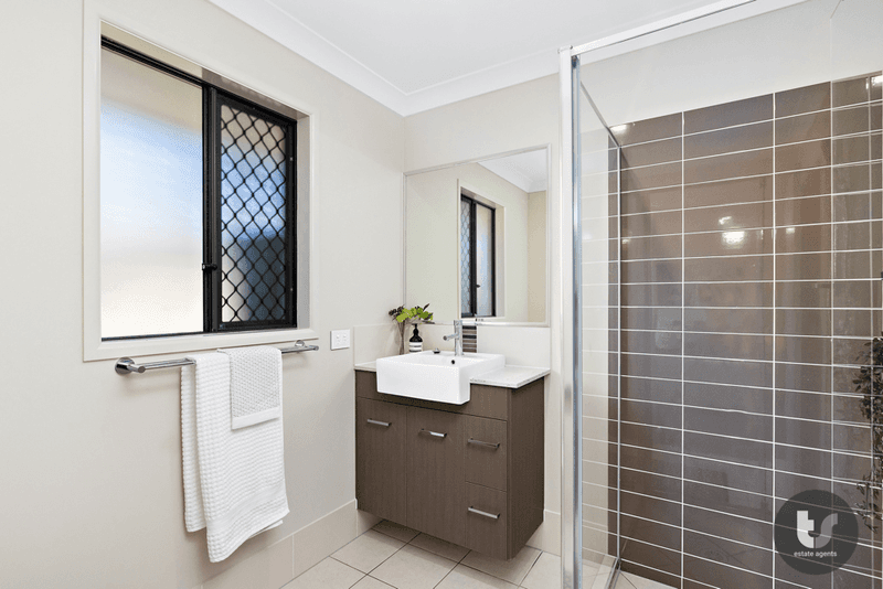 1/255 Colburn Avenue, Victoria Point, QLD 4165