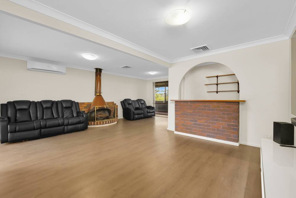 8 Selkirk Street, St Andrews, NSW 2566