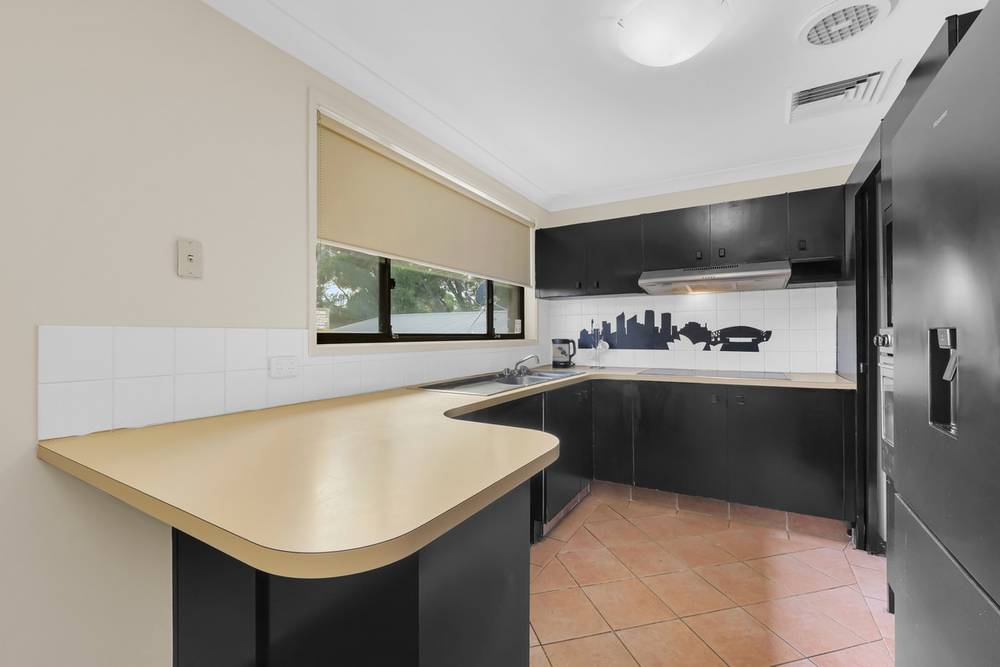 8 Selkirk Street, St Andrews, NSW 2566
