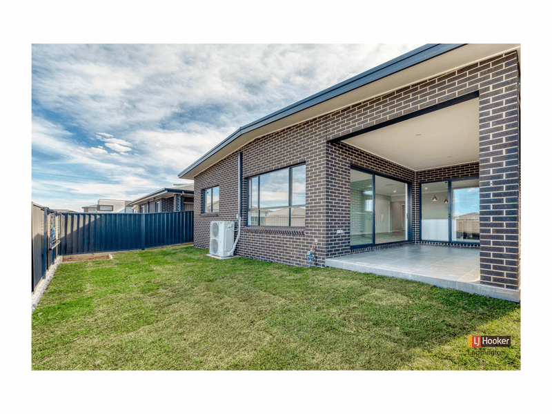 216 Village Circuit, GREGORY HILLS, NSW 2557