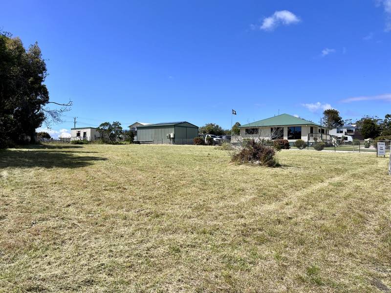 1 Barnett Close, BINALONG BAY, TAS 7216
