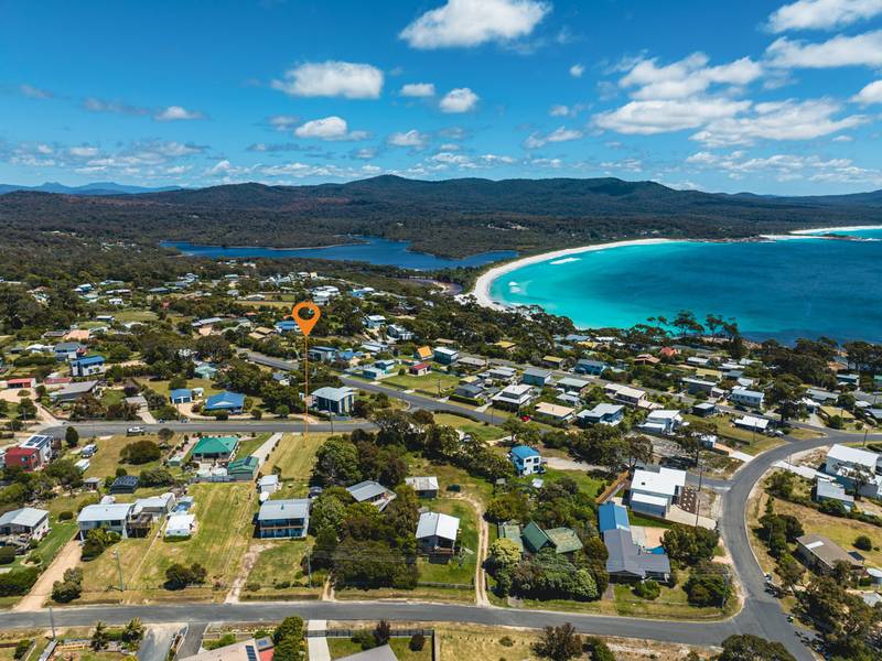 1 Barnett Close, BINALONG BAY, TAS 7216
