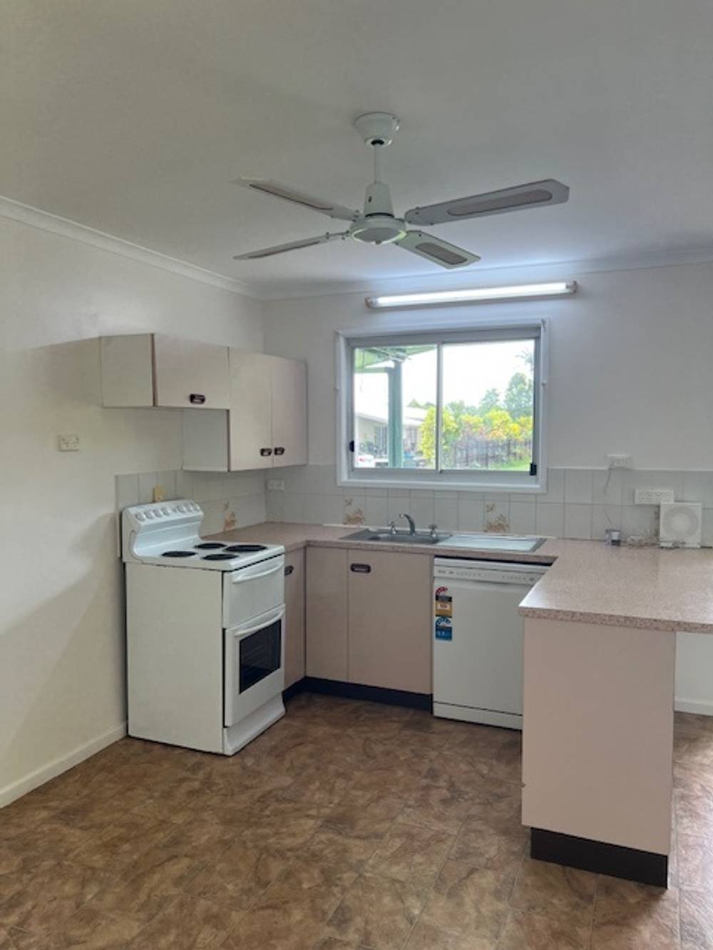 8 Reardon Street, SOUTH INNISFAIL, QLD 4860