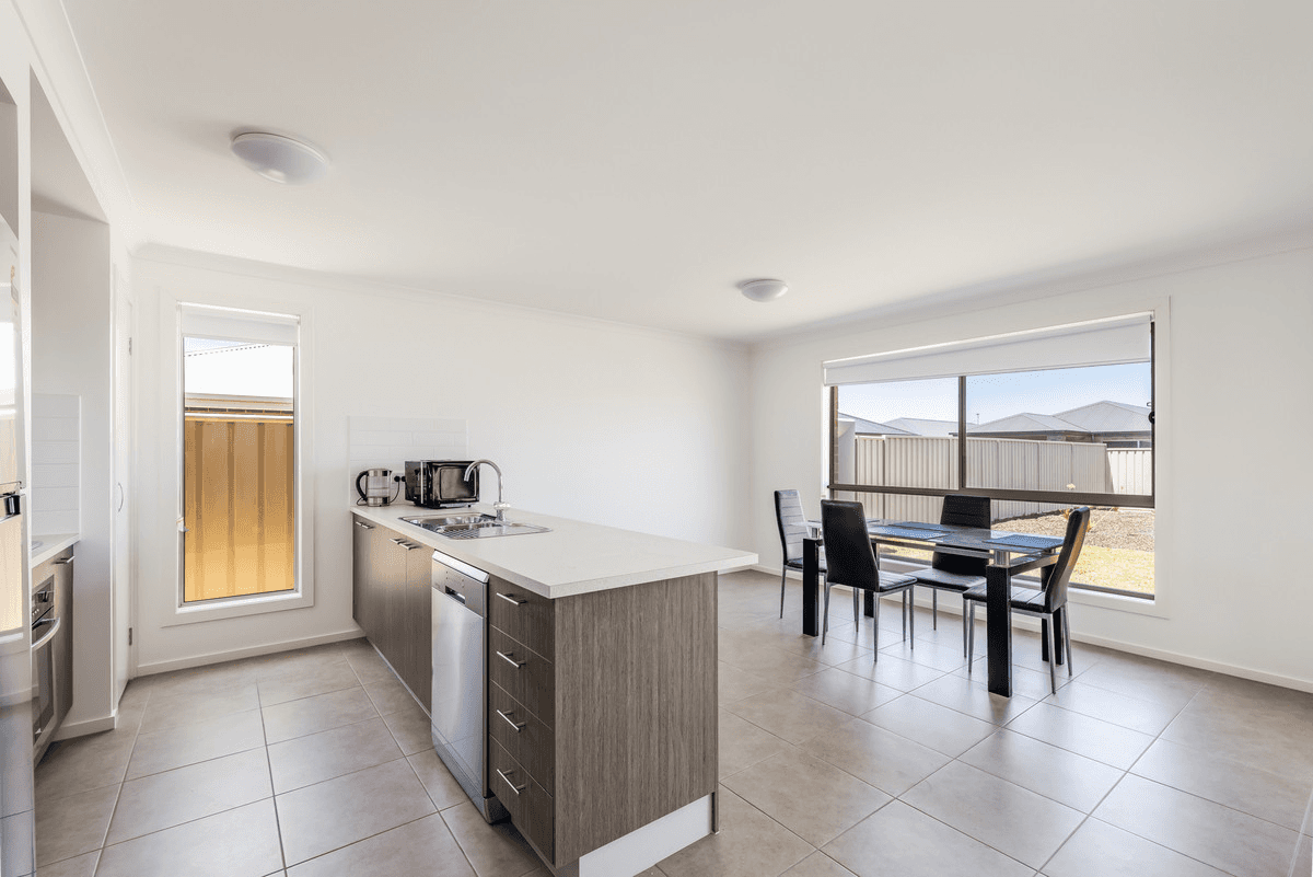 92 Keane Avenue, MUNNO PARA WEST, SA 5115