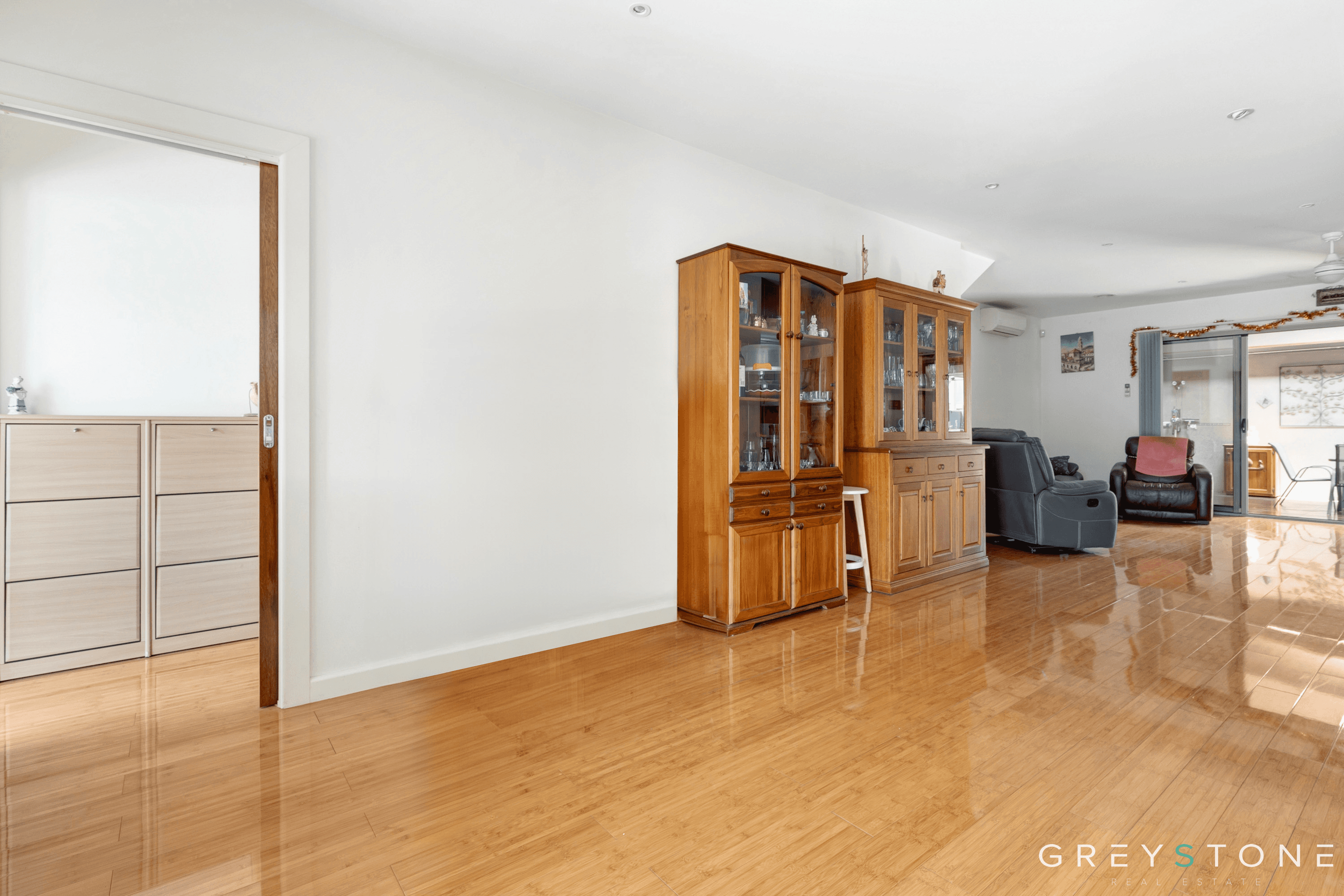 8 Greville Street, CAROLINE SPRINGS, VIC 3023