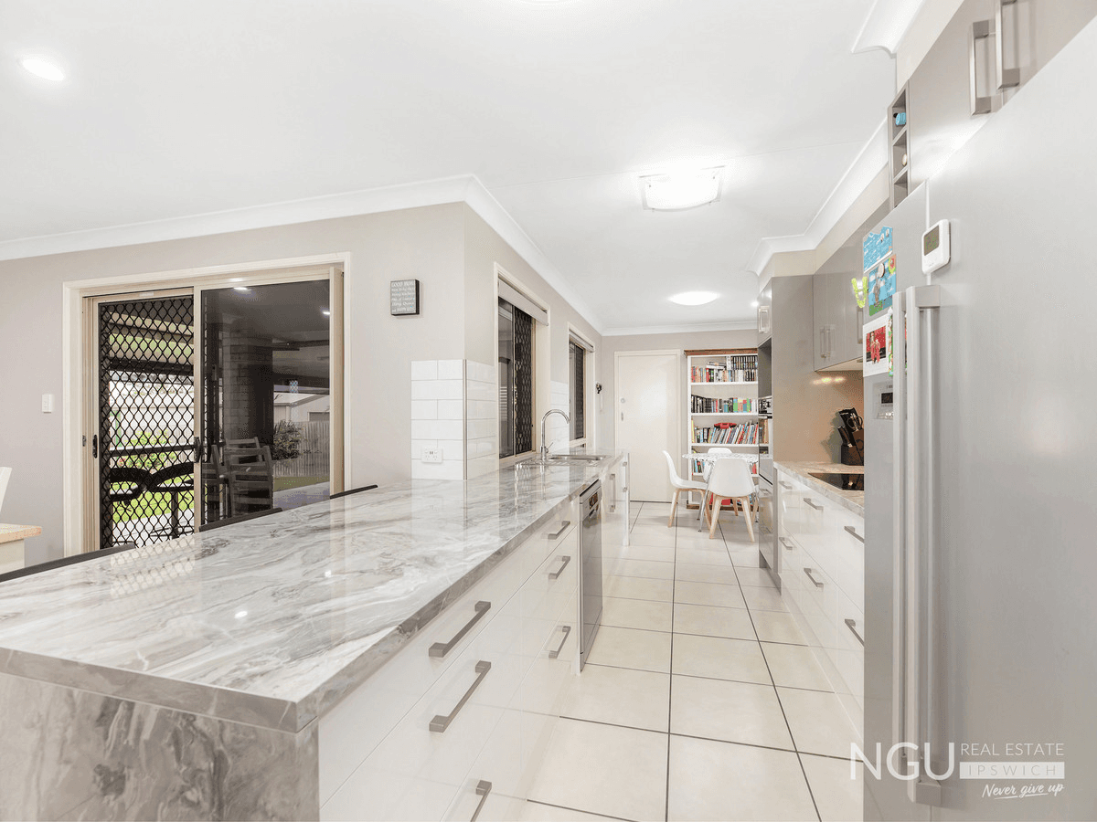 6 Travis Street, Yamanto, QLD 4305