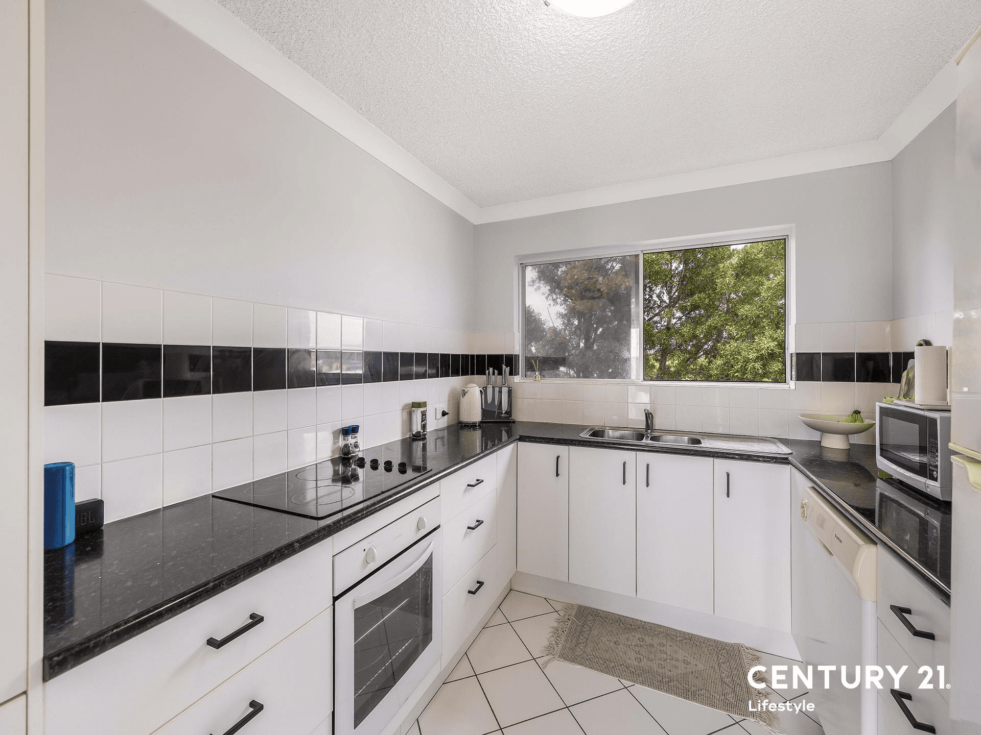 Unit 9 'Sunlit Court' 4 Oxley Street, GOLDEN BEACH, QLD 4551