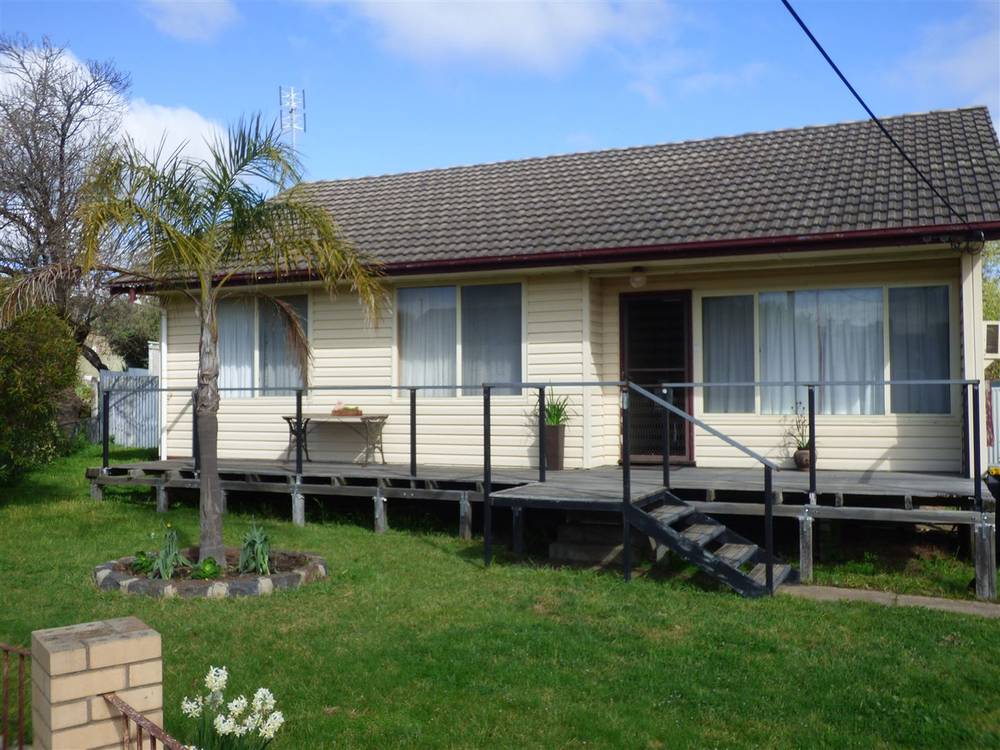 18 Freeland Avenue, STAWELL, VIC 3380