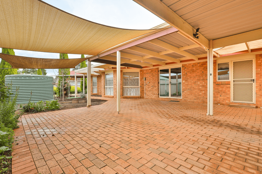 2 OLIVEWOOD Drive, MILDURA, VIC 3500