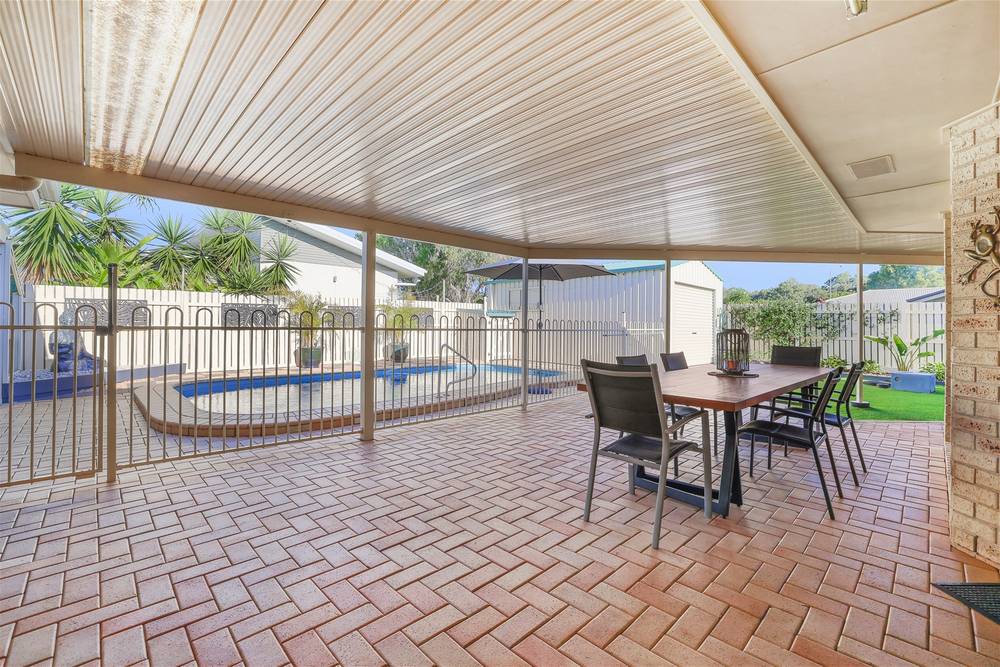 37 Acacia Street, MOORE PARK BEACH, QLD 4670