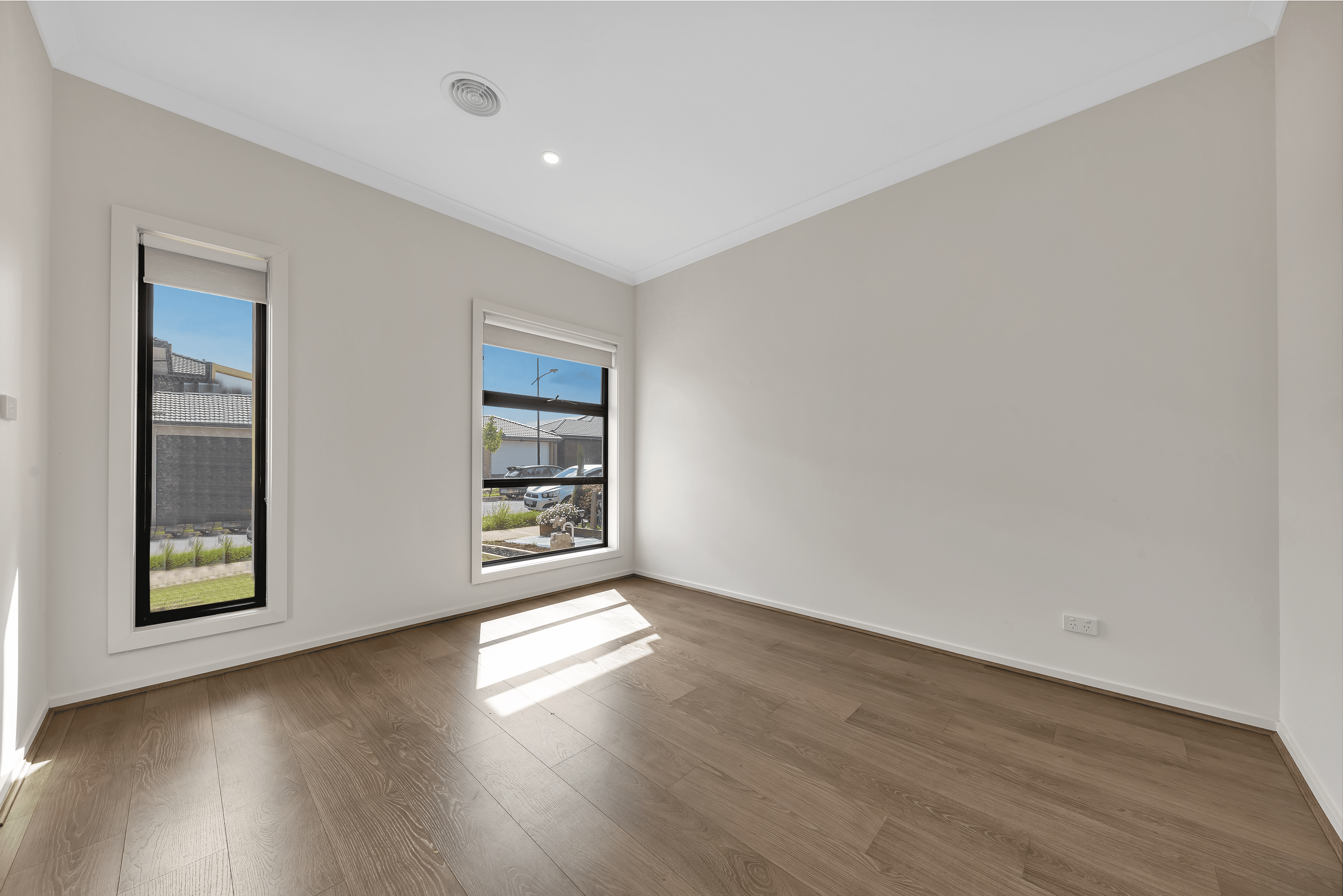 10 Lord Street, THORNHILL PARK, VIC 3335