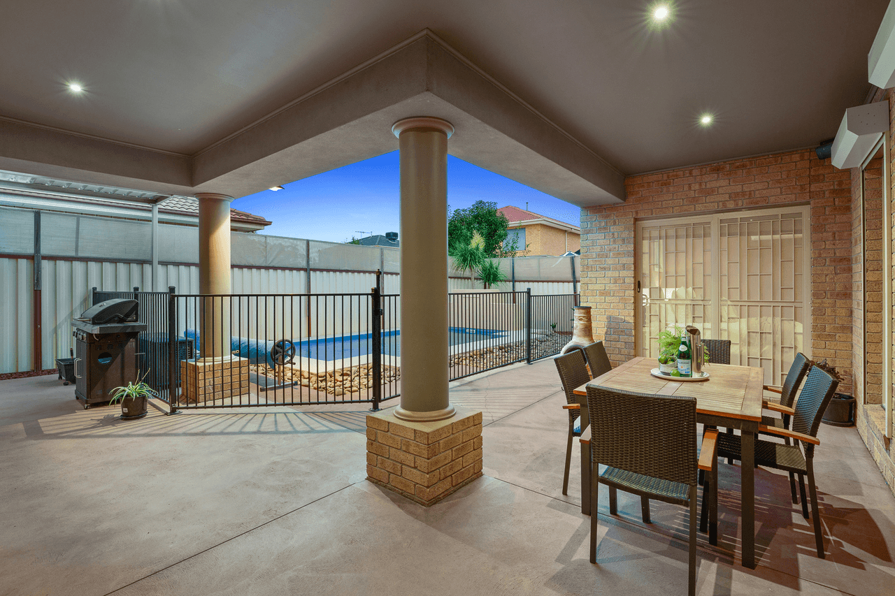 8 Cooks Way, TAYLORS HILL, VIC 3037