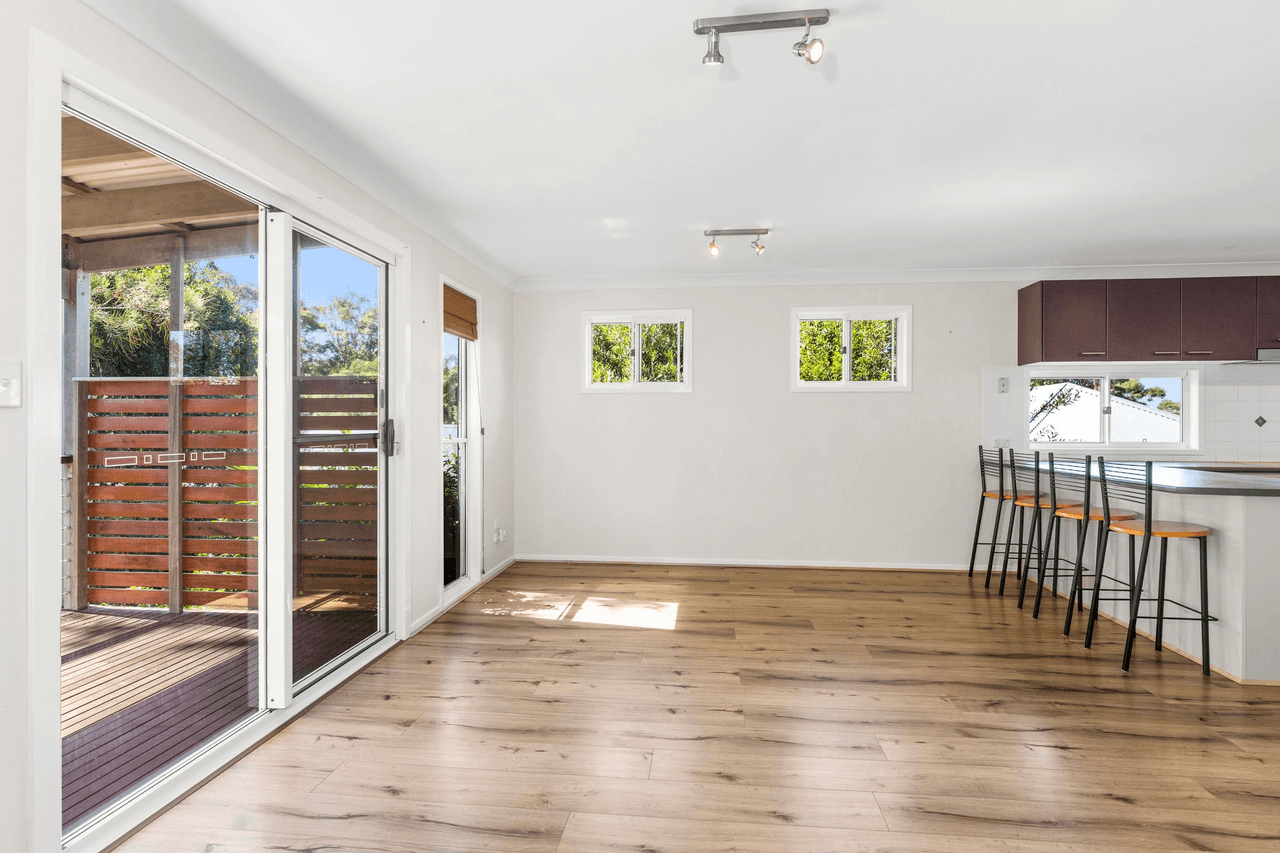 8 Forest Parade, TOMAKIN, NSW 2537