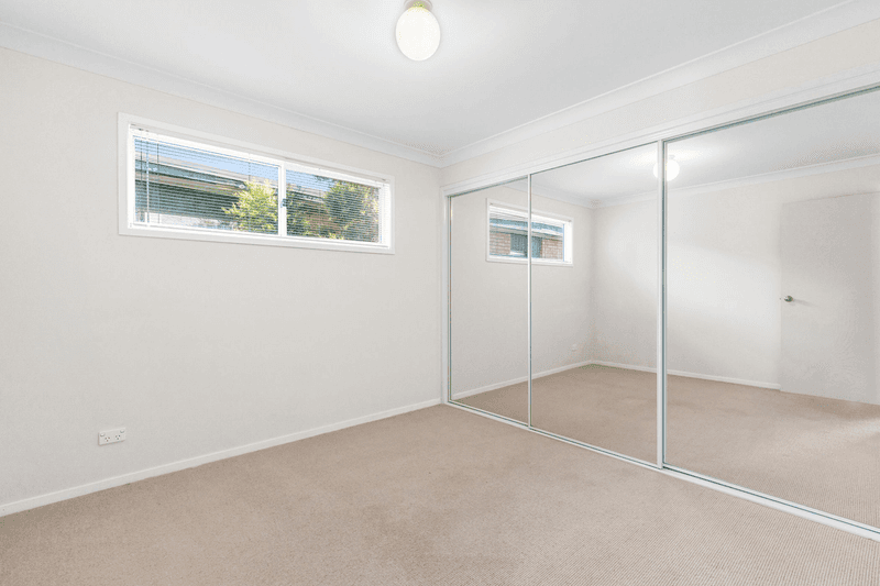 8 Forest Parade, TOMAKIN, NSW 2537