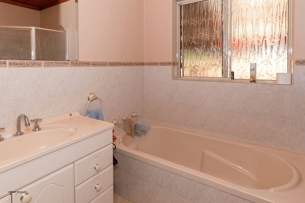 15 Knowles Court, SHADFORTH, WA 6333