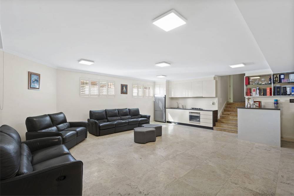 15 Meakin Street, MERRYLANDS, NSW 2160