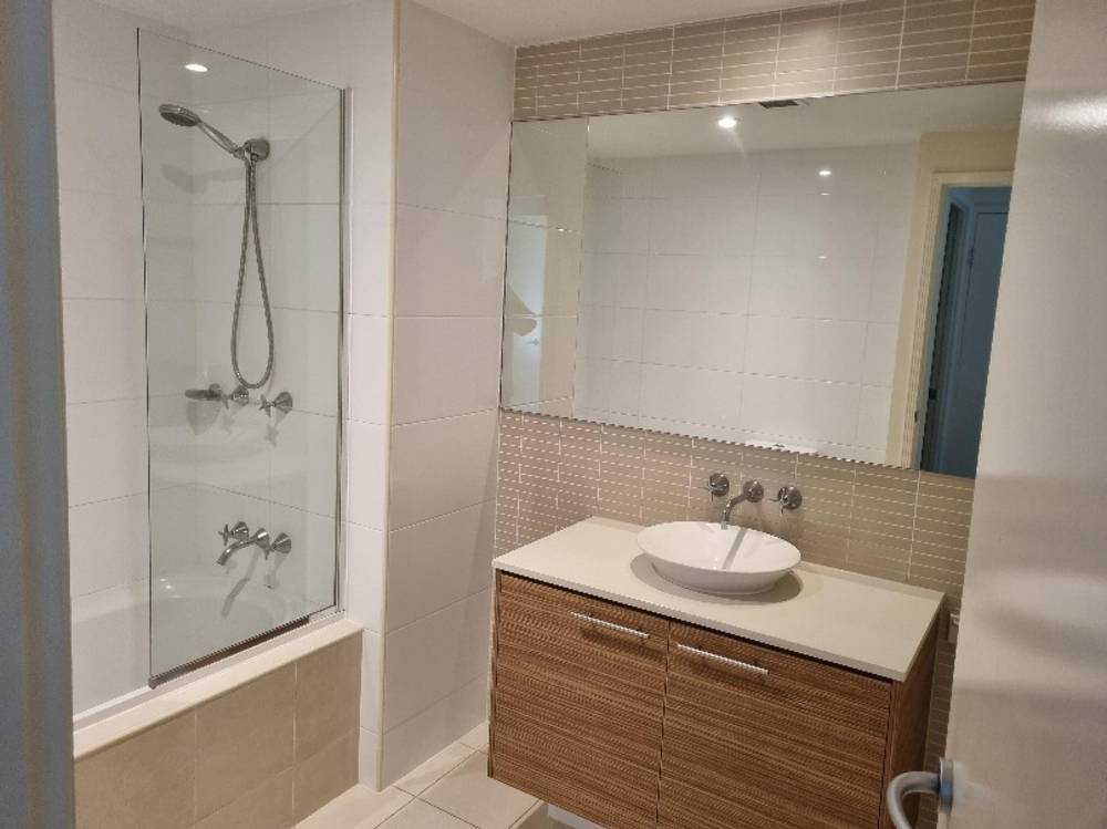 12/1 Lakefront Crescent, Varsity Lakes, qld 4227
