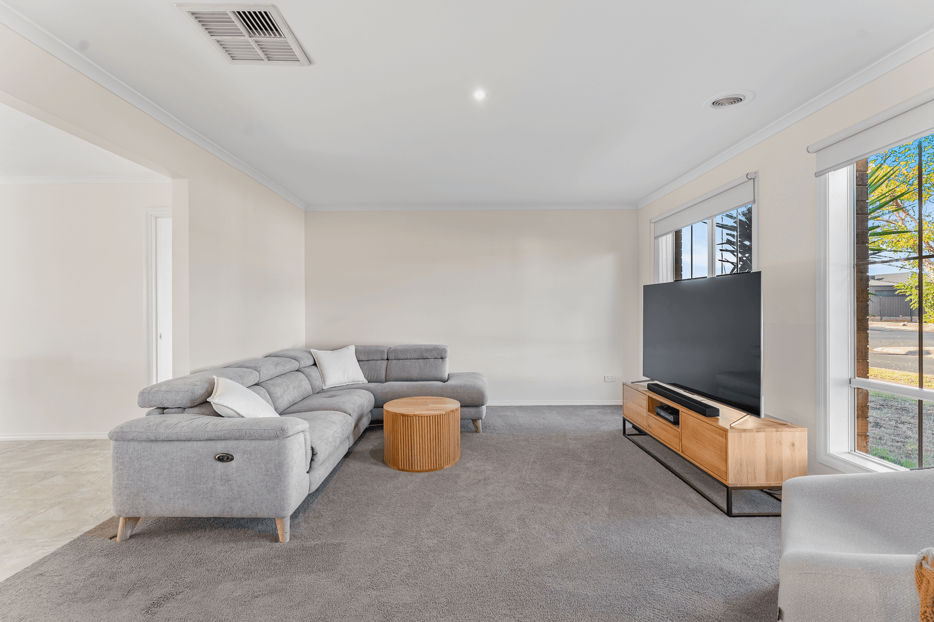 15 Loddon Drive, Taylors Hill, VIC 3037