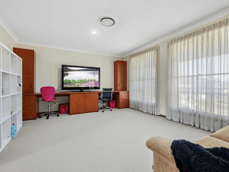 12 Forbes Avenue, MACQUARIE LINKS, NSW 2565