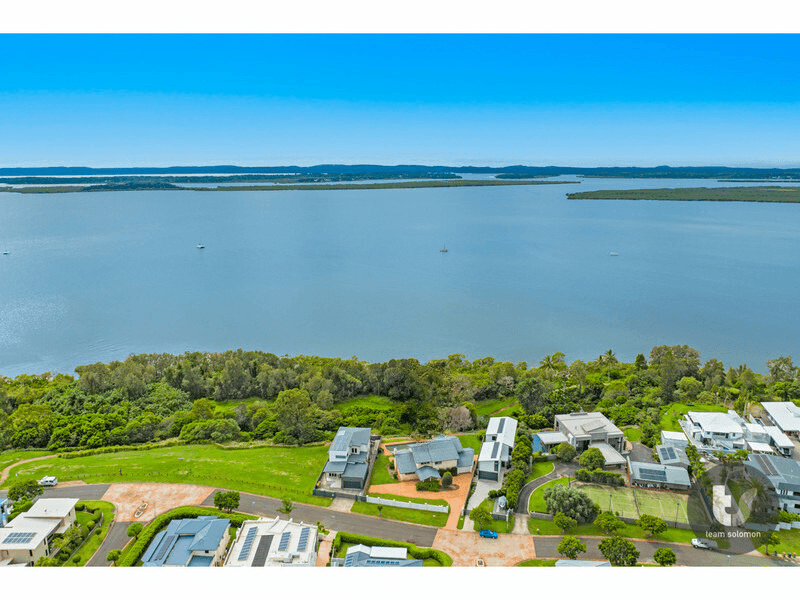 10 Wilson Esplanade, Redland Bay, QLD 4165