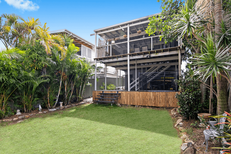 46 Hillcrest Parade, Miami, QLD 4220