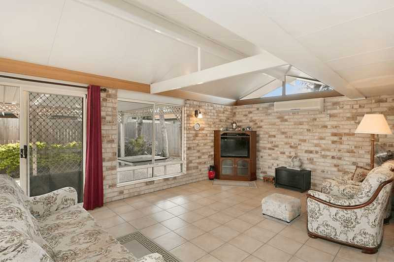 94 Avondale Drive, BANORA POINT, NSW 2486