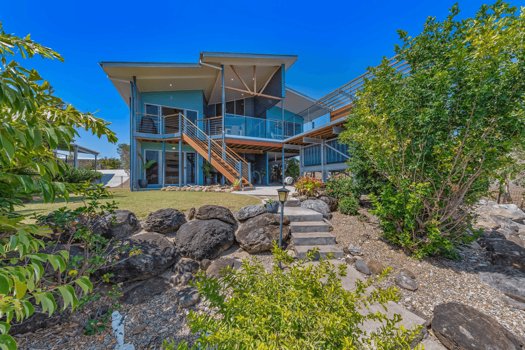 33 Blackcurrent Drive, HIDEAWAY BAY, QLD 4800