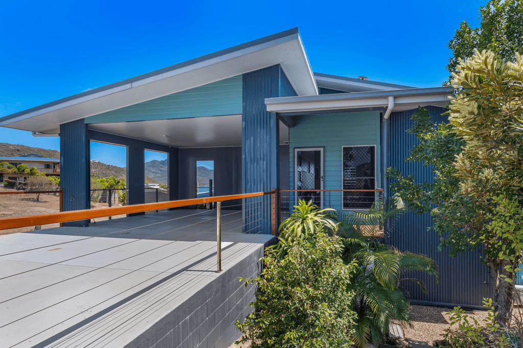 33 Blackcurrent Drive, HIDEAWAY BAY, QLD 4800