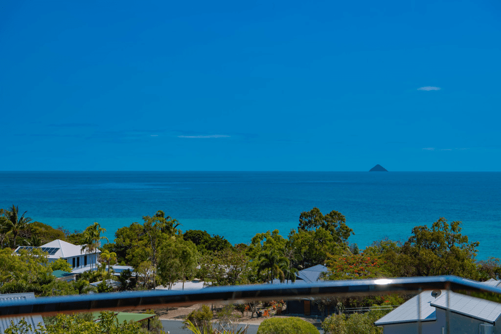 33 Blackcurrent Drive, HIDEAWAY BAY, QLD 4800