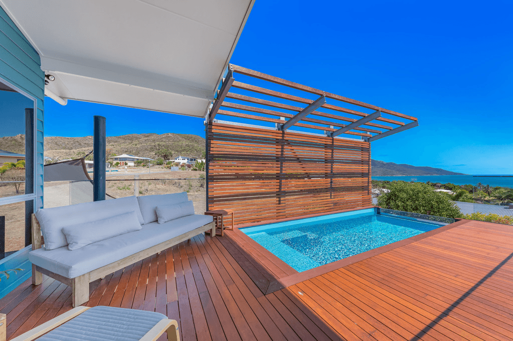 33 Blackcurrent Drive, HIDEAWAY BAY, QLD 4800