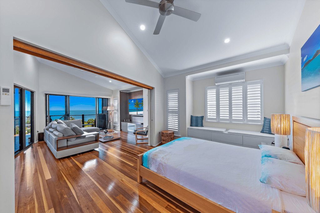33 Blackcurrent Drive, HIDEAWAY BAY, QLD 4800