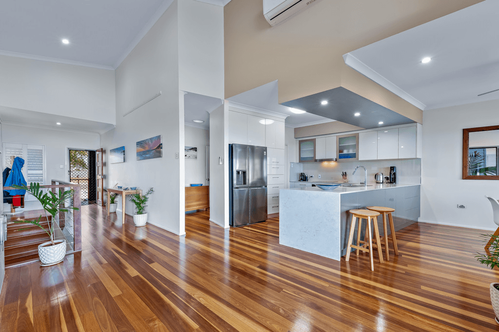 33 Blackcurrent Drive, HIDEAWAY BAY, QLD 4800